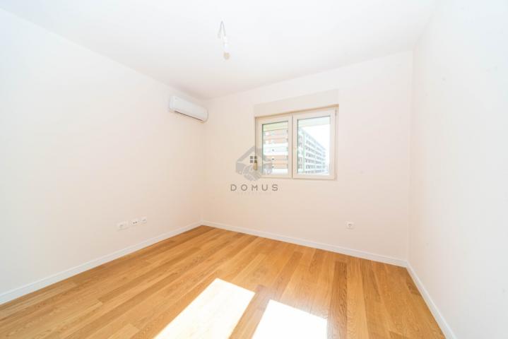 Dvosoban stan 67m2 + garaža, Central Point - Podgorica