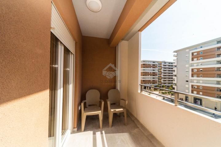 Dvosoban stan 67m2 + garaža, Central Point - Podgorica