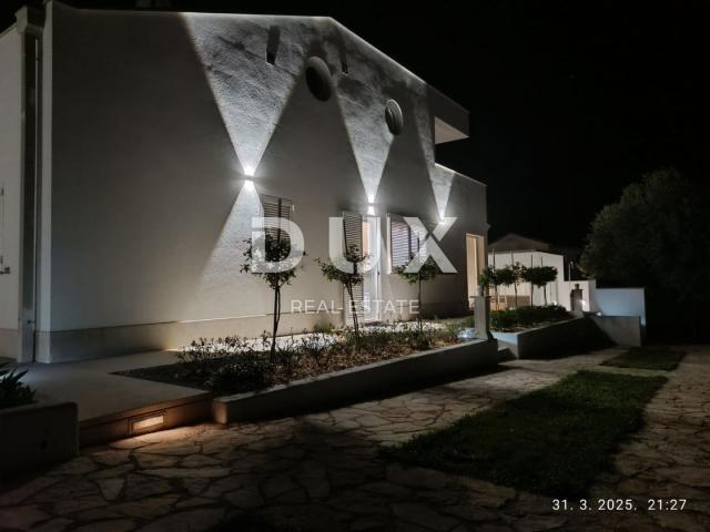 ISTRIEN, POREČ – Exklusive Designer-Familienvilla mit Wellnessoase und beheiztem Pool