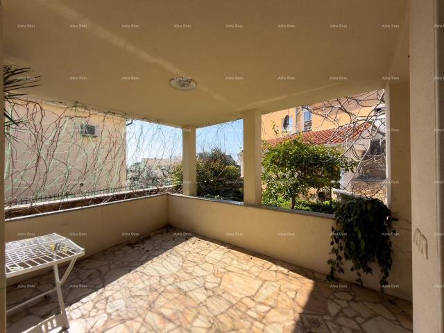Haus Ližnjan, gepflegtes und komplett möbliertes Haus mit Garage und Weinkeller