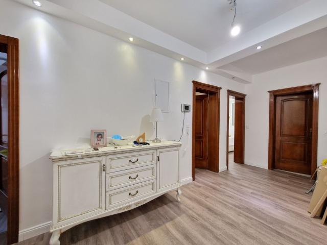 Dvospratna kuca 250m2 u naselju Podmaine, Budva. 