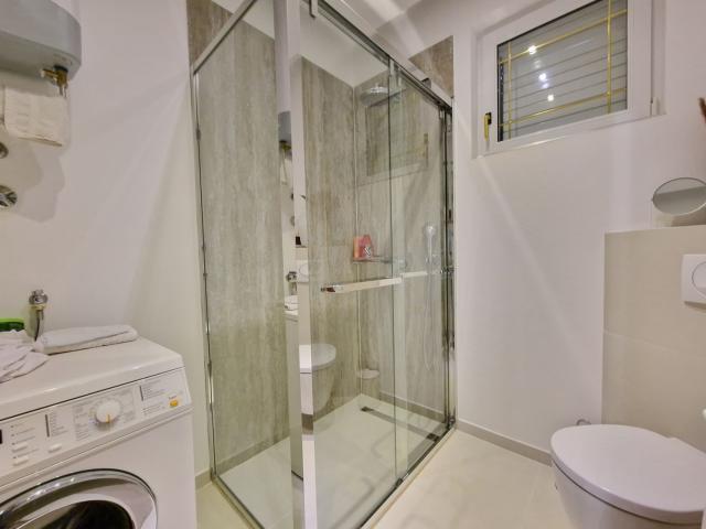 Dvospratna kuca 250m2 u naselju Podmaine, Budva. 