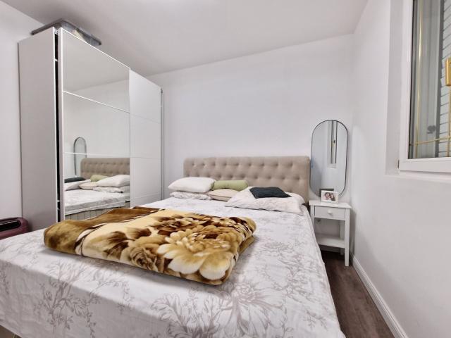 Dvospratna kuca 250m2 u naselju Podmaine, Budva. 
