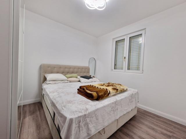 Dvospratna kuca 250m2 u naselju Podmaine, Budva. 