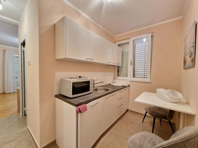 Dvospratna kuca 250m2 u naselju Podmaine, Budva. 