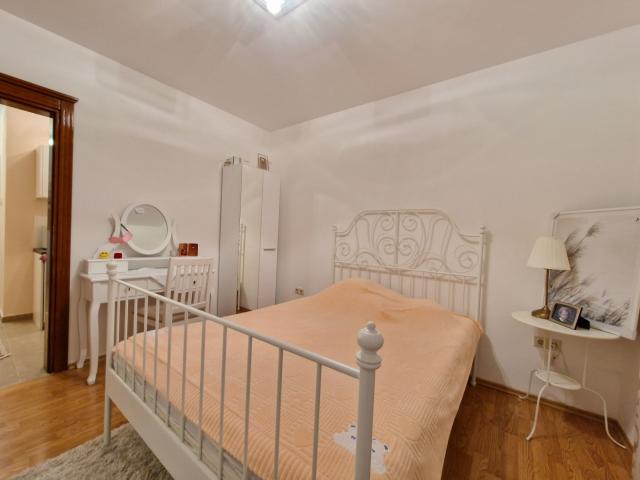 Dvospratna kuca 250m2 u naselju Podmaine, Budva. 