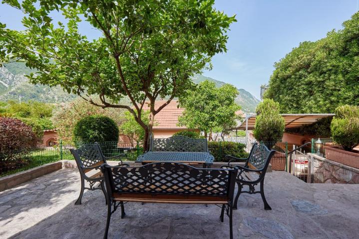 Kuća 120m2 sa pogledom na more u Dobroti, Kotor