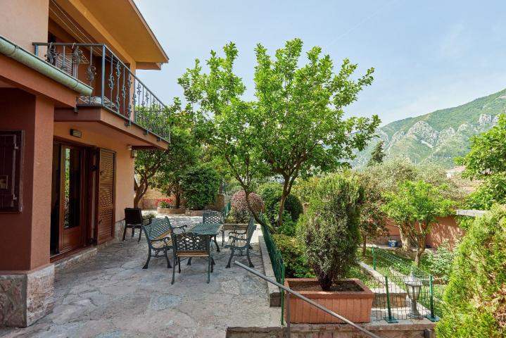 Kuća 120m2 sa pogledom na more u Dobroti, Kotor