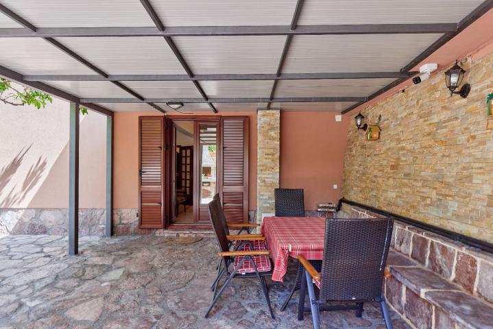Kuća 120m2 sa pogledom na more u Dobroti, Kotor