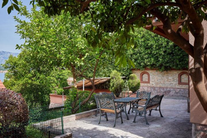 Kuća 120m2 sa pogledom na more u Dobroti, Kotor