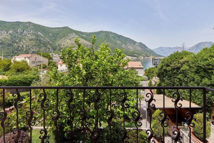 Kuća 120m2 sa pogledom na more u Dobroti, Kotor