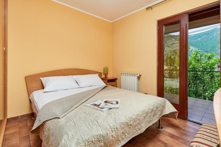 Kuća 120m2 sa pogledom na more u Dobroti, Kotor
