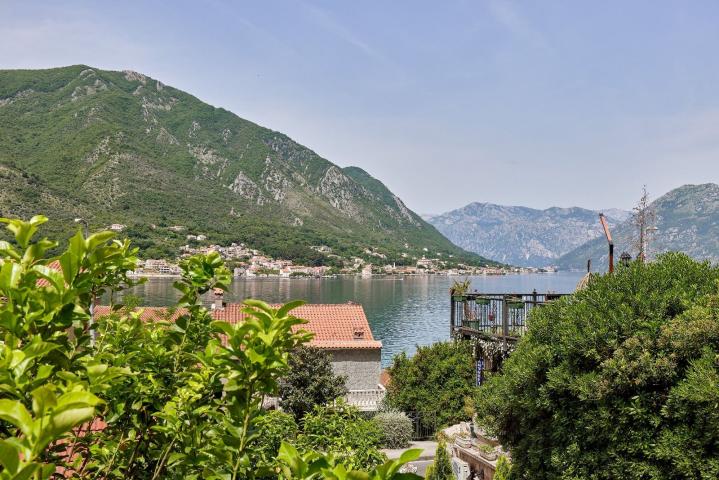 Kuća 120m2 sa pogledom na more u Dobroti, Kotor