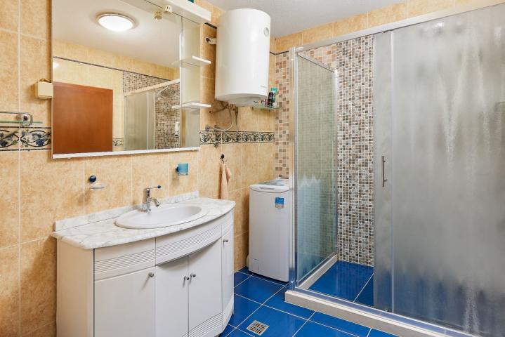 Kuća 120m2 sa pogledom na more u Dobroti, Kotor