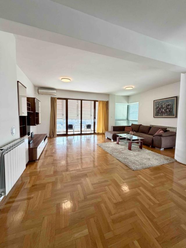 Dvosoban stan, 100m2, Preko Morače, IZDAVANJE