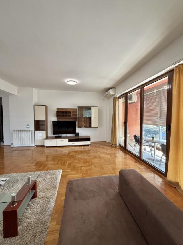Dvosoban stan, 100m2, Preko Morače, IZDAVANJE