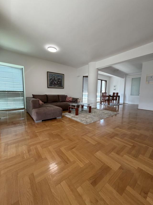 Dvosoban stan, 100m2, Preko Morače, IZDAVANJE