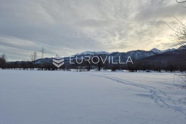 Lovinac, Raduč, zemljište s građevinskom dozvolom 4480 m²