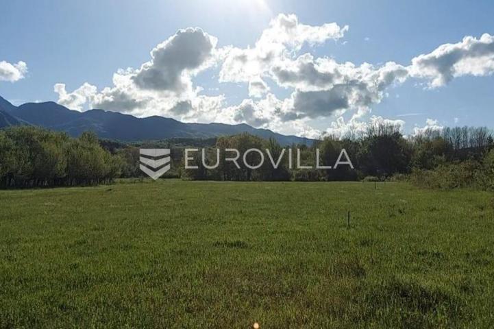 Lovinac, Raduč, zemljište s građevinskom dozvolom 4480 m²