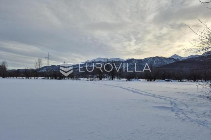 Lovinac, Raduč, zemljište s građevinskom dozvolom 4480 m²