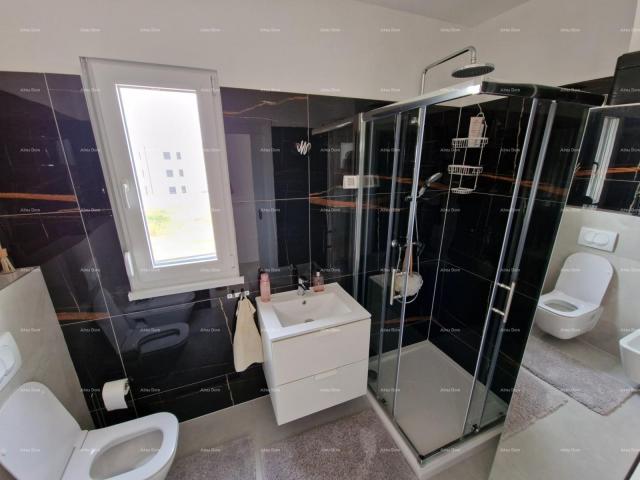 Kuća Prodaje se luksuzna vila u Medulinu – 100 m od mora