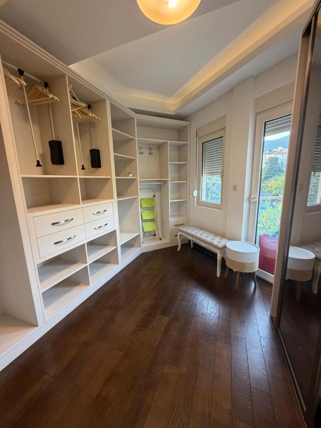 Prodaja dvosobnog stana 89 m² na prvoj liniji mora sa pogledom – Bečići