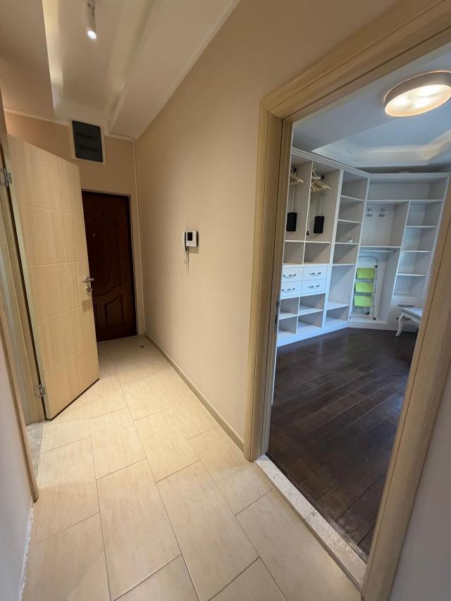 Prodaja dvosobnog stana 89 m² na prvoj liniji mora sa pogledom – Bečići