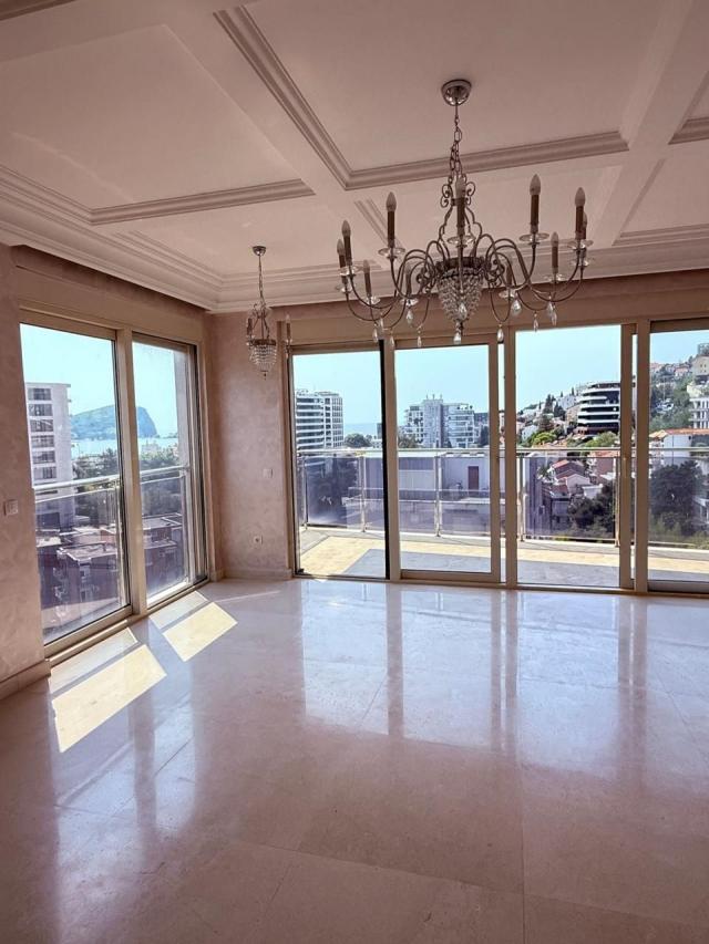 Ekskluzivni penthaus 326 m² sa privatnim bazenom i krovnom terasom – Centar, Budve