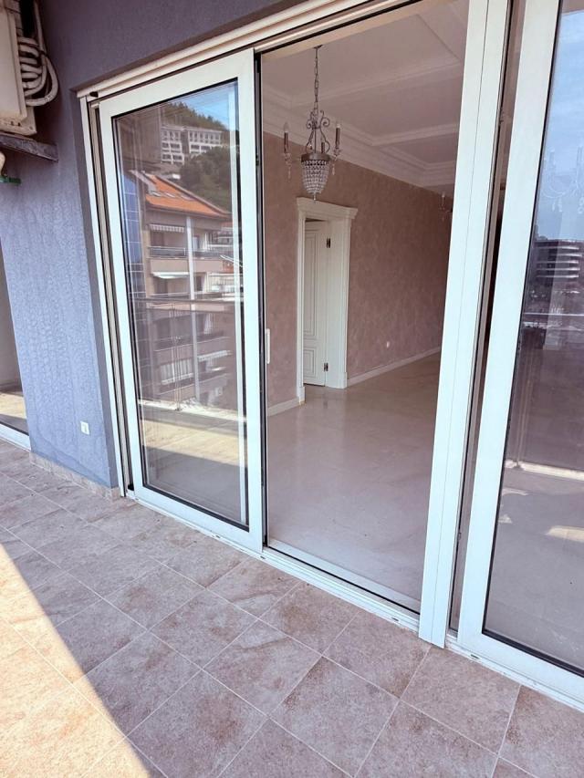Ekskluzivni penthaus 326 m² sa privatnim bazenom i krovnom terasom – Centar, Budve