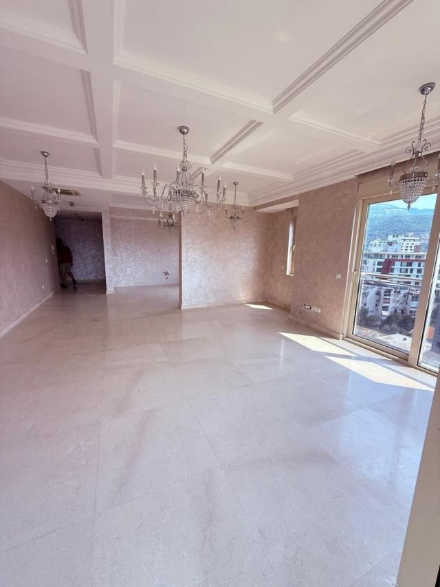 Ekskluzivni penthaus 326 m² sa privatnim bazenom i krovnom terasom – Centar, Budve