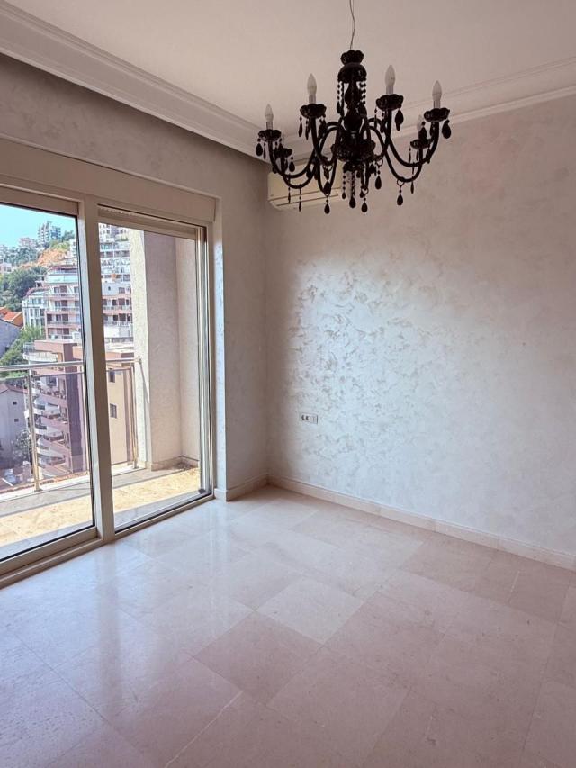 Ekskluzivni penthaus 326 m² sa privatnim bazenom i krovnom terasom – Centar, Budve