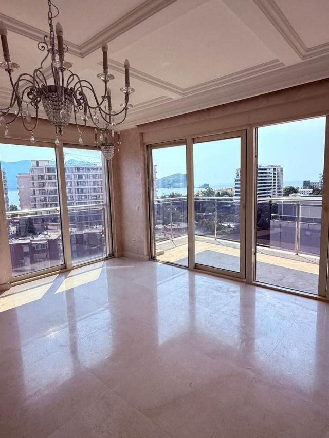 Ekskluzivni penthaus 326 m² sa privatnim bazenom i krovnom terasom – Centar, Budve