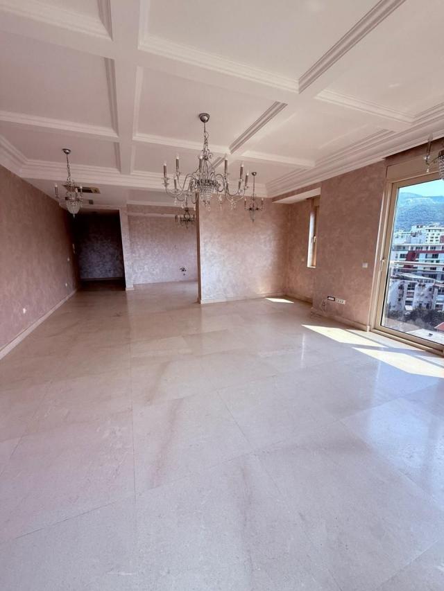 Ekskluzivni penthaus 326 m² sa privatnim bazenom i krovnom terasom – Centar, Budve
