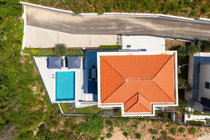 Budva, Reževići – Nova Luksuzna Vila sa Pogledom na More i Bazenom