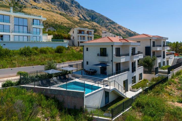Budva, Reževići – Nova Luksuzna Vila sa Pogledom na More i Bazenom