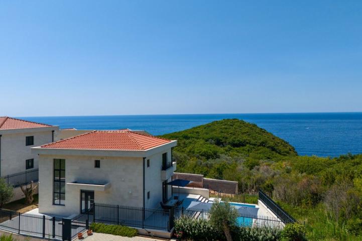 Budva, Reževići – Nova Luksuzna Vila sa Pogledom na More i Bazenom