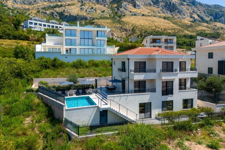 Budva, Reževići – Nova Luksuzna Vila sa Pogledom na More i Bazenom