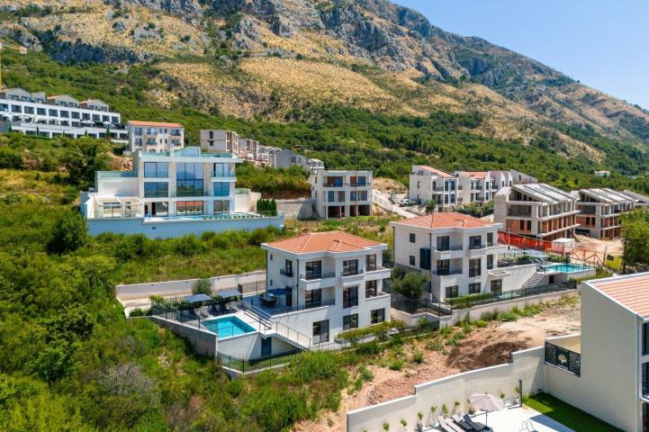 Budva, Reževići – Nova Luksuzna Vila sa Pogledom na More i Bazenom