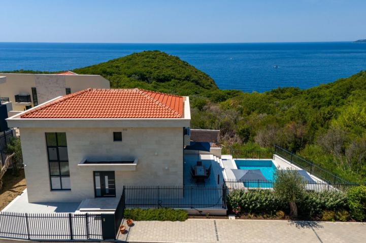 Budva, Reževići – Nova Luksuzna Vila sa Pogledom na More i Bazenom