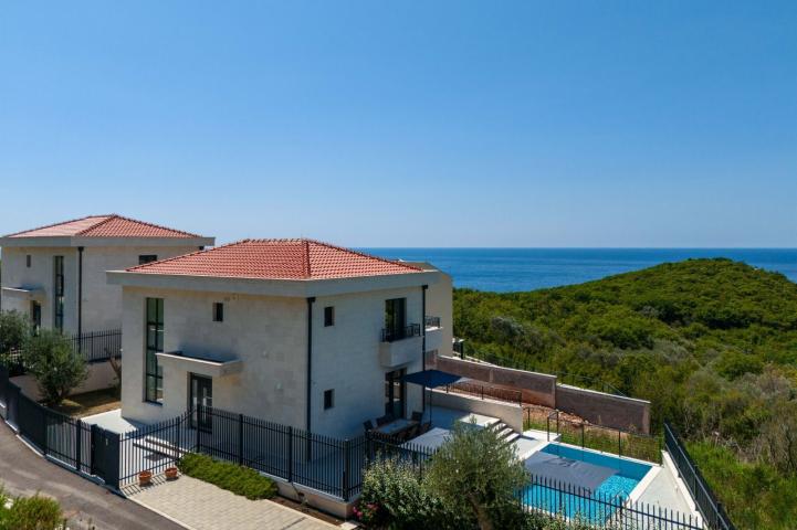 Budva, Reževići – Nova Luksuzna Vila sa Pogledom na More i Bazenom