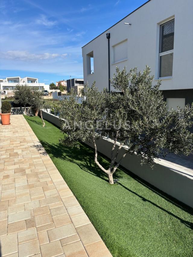 Vodice - Luksuzna vila s bazenom i pogledom na more, PRODAJA
