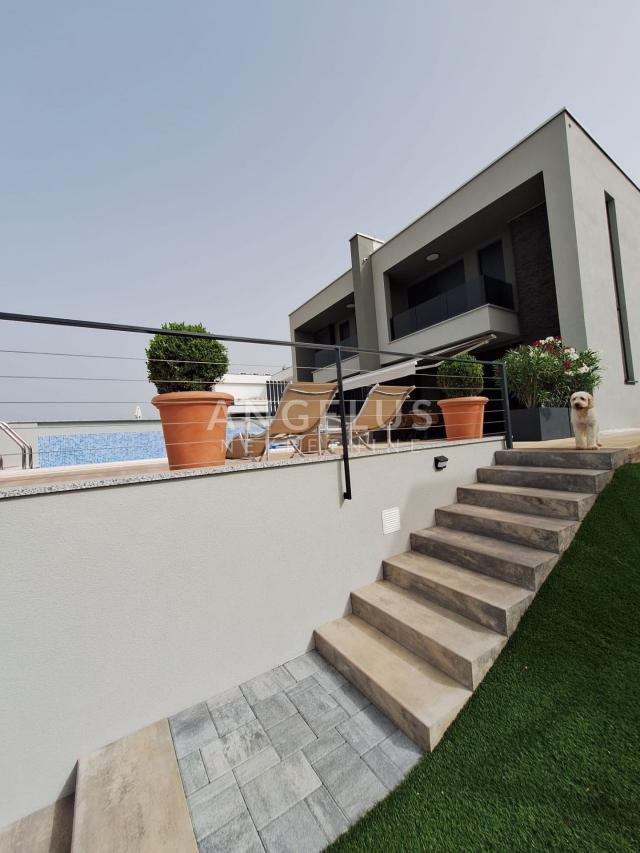 Vodice - Luksuzna vila s bazenom i pogledom na more, PRODAJA