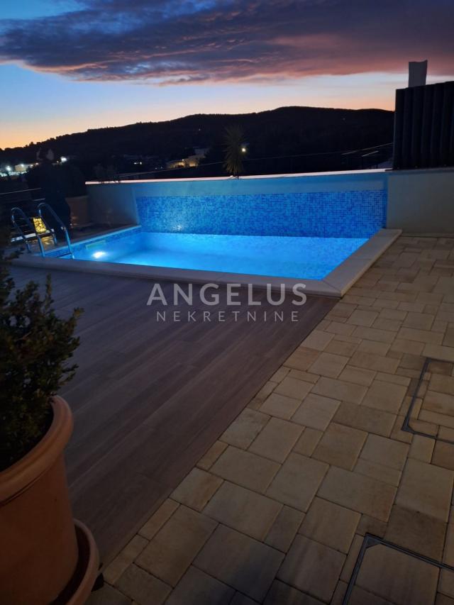 Vodice - Luksuzna vila s bazenom i pogledom na more, PRODAJA
