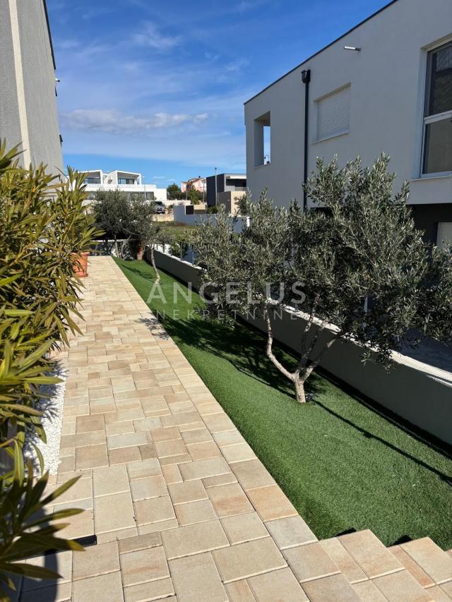 Vodice - Luksuzna vila s bazenom i pogledom na more, PRODAJA