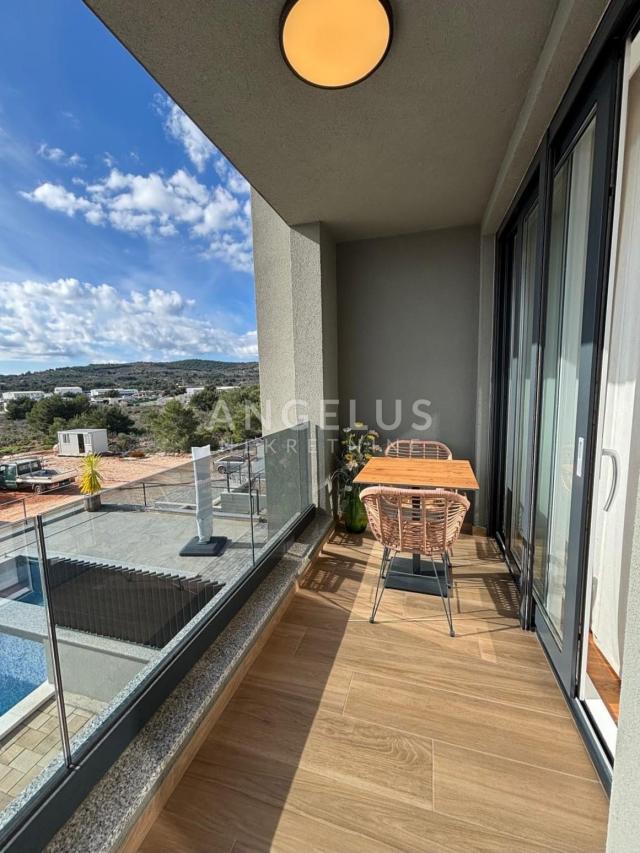 Vodice - Luksuzna vila s bazenom i pogledom na more, PRODAJA