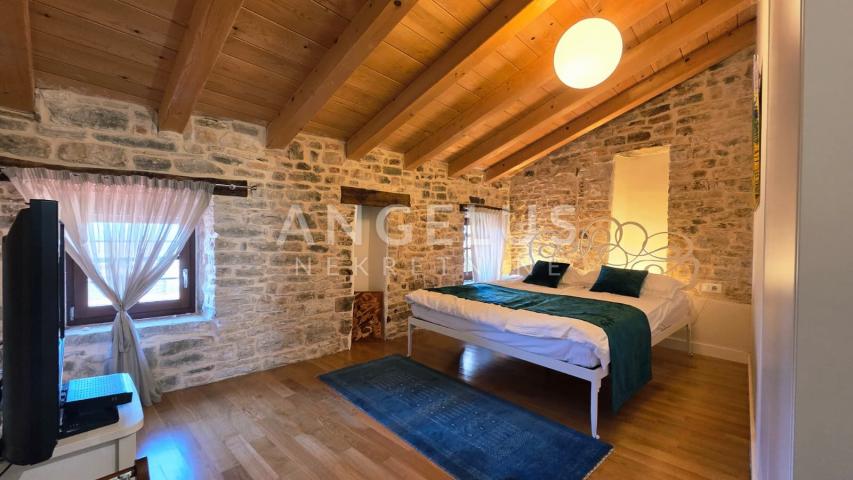 Istra, Bale - renovirana kuća u staroj jezgri, 240m2, dugoročno!