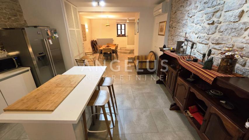Istra, Bale - renovirana kuća u staroj jezgri, 240m2, dugoročno!