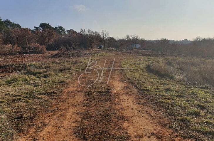 VODNJAN - Građevinsko zemljište 916 m2, s pravomoćnom građevinskom dozvolom