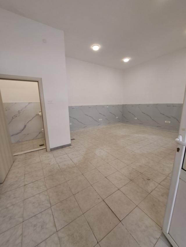 Poslovni prostor 30 m² na Izdavanje – Centar, Podgorica