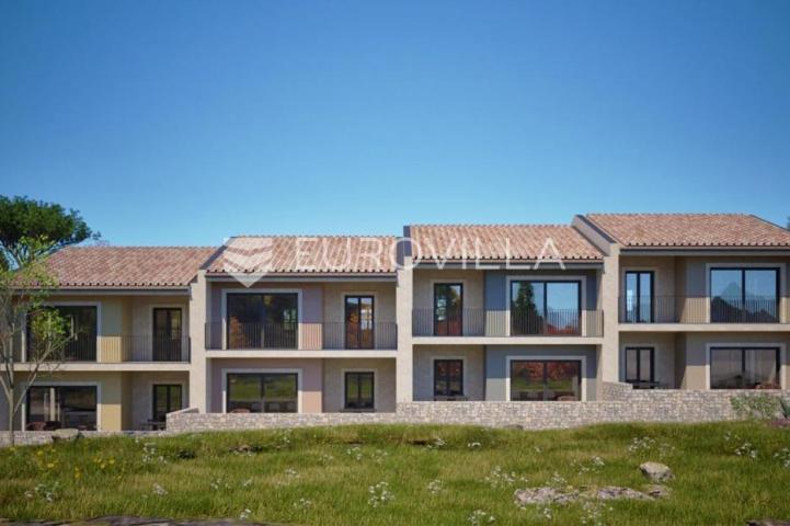 Istra, Rovinj, okolica Putini, dvosoban stan 65.72 m² s natkrivenom terasom i vrtom